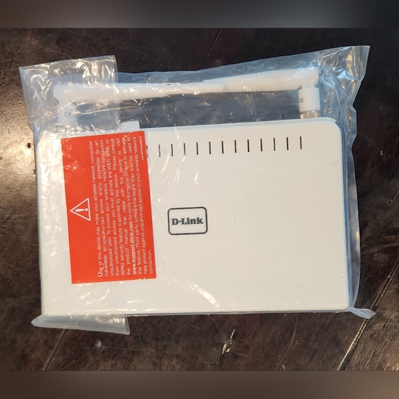 D-Link White Wireless Router DIR-825 - Picture 6 of 6